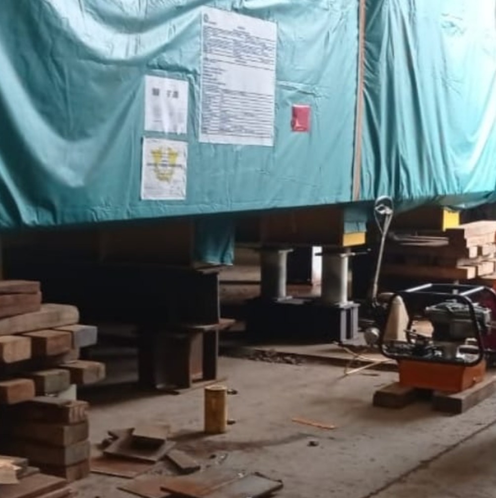 Handling Materials / Cargo Services